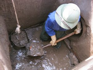 Hầm cầu đầy nước