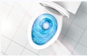 Dấu hiệu đầu tiên của việc tắc nghẽn bồn cầu là nước bị chảy chậm