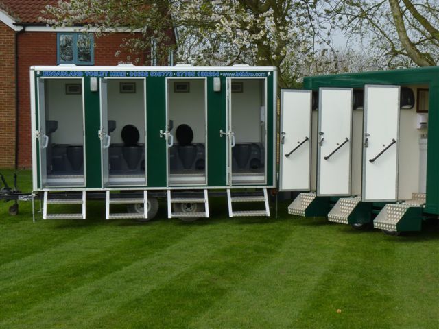 nhà vệ sinh di động giá bao nhiêu