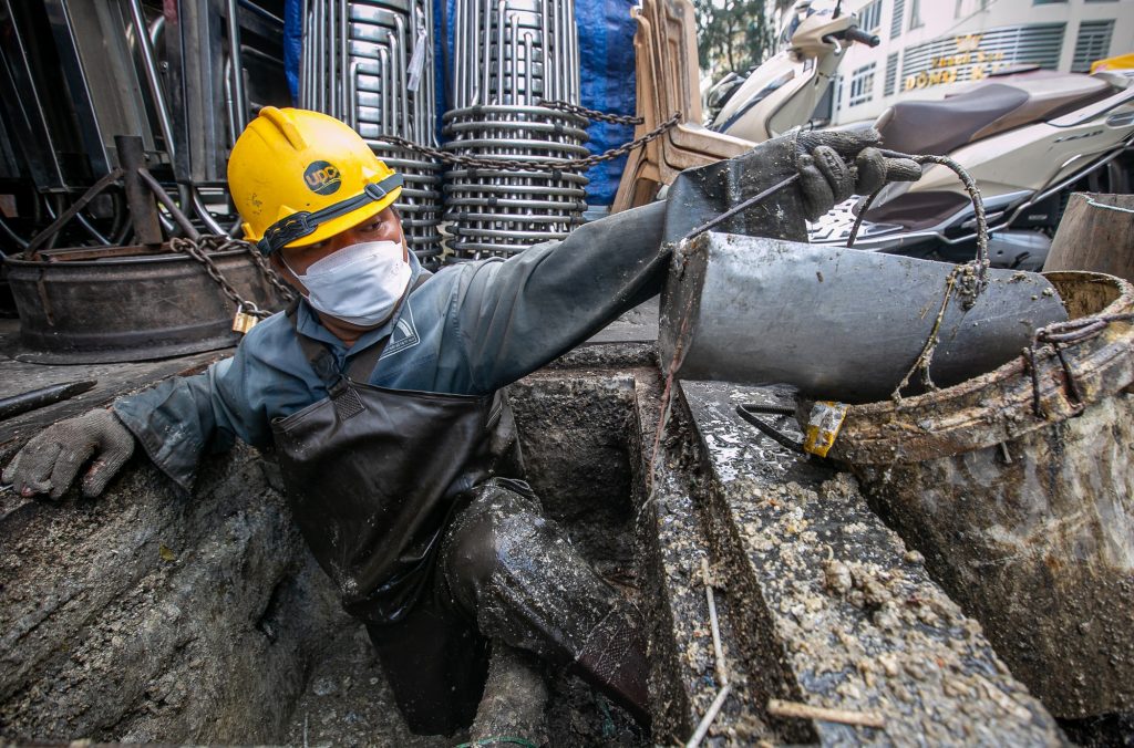 Cách thông cống hầm cầu 