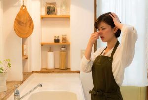 Tại sao nhà vệ sinh có mùi hôi khó chịu